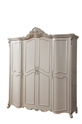 Exquise driedeurs witte kledingkast in klassieke stijl.