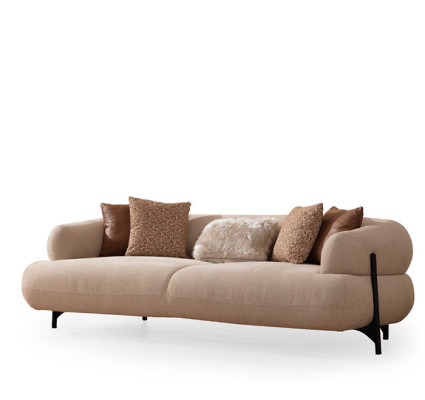 Bruin-witte woonkamer bankstel exclusieve driezitsbanken fauteuils.