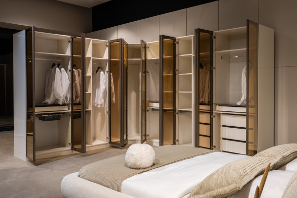 Designer witte kledingkast L-vormige kast luxe glazen kast