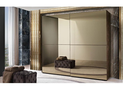 Stijlvolle spiegelkast met schuifdeuren in moderne stijl.