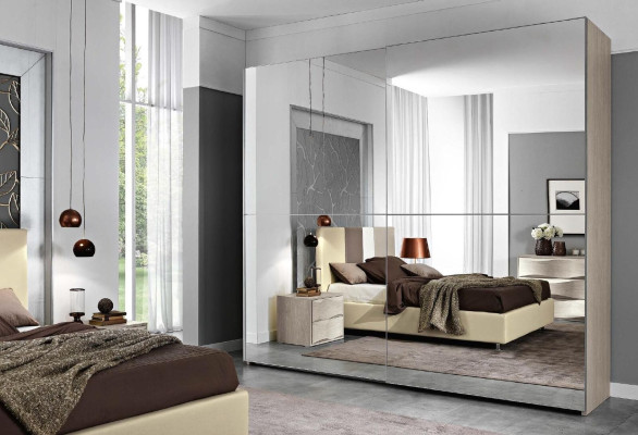 Kledingkast zweefdeurkasten houten kast slaapkamer garderobe meubels.