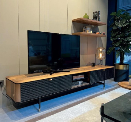 Wandplank woonkamer ontwerp echt hout bruine kleur nieuw meubilair materiaal hout
