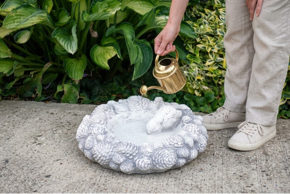 Vogel drinkplaats sculptuur ontwerp decor figuur standbeeld tuinguren standbeelden