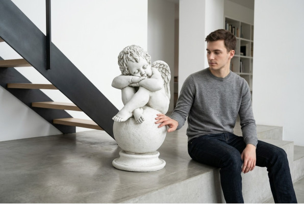 Engel Bal Standbeeld Figuur Figuren Standbeelden Sculptuur Sculpturen Tuin