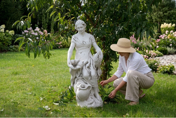 Decoratie figuur vrouw tuin ontwerper figuren sculptuur wit beeldhouwwerken