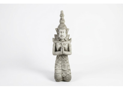 Boeddha sculptuur in steenlook. Groot figuurbeeld voor tuindecoratie.