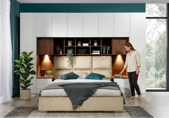 Slaapkamerinrichting met comfortabele bedden en elegante kasten.