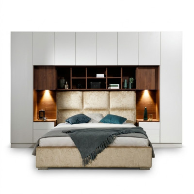 Slaapkamerinrichting met comfortabele bedden en elegante kasten.