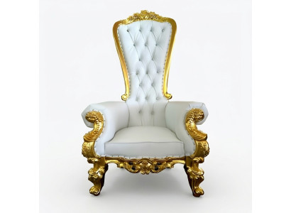 Een prachtige witte, krullende fauteuil in barok- en Chesterfield-stijl met elementen van de Chesterfield-stijl.