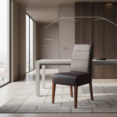 Eetkamer set van stoelen, bestaande uit 2 stoelen met leuningen en zitkussens van massief hout.