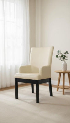 Stel van 6 houten eetkamerstoelen met leuningen en bekleding.