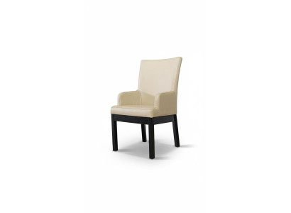 Stel van 6 houten eetkamerstoelen met leuningen en bekleding.