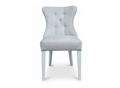 Grijze Chesterfield zithoek Moderne eetkamerstoelen Luxe zits.