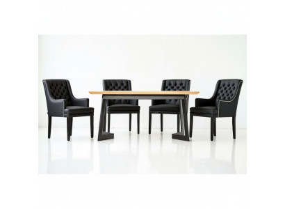 Ontwerper eetkamertafel met 4 Chesterfield fauteuils zitgroep stoelen.
