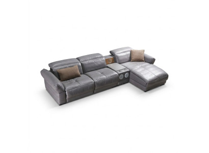 Luxe leren hoekbank bankstel met geluidssysteem en multifunctionele mogelijkheden.