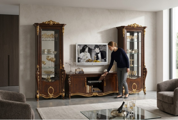 Woonkamermeubel in barokstijl met vitrinekast, dressoir, tv-meubel en wandkast.