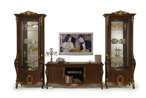 Woonkamermeubel in barokstijl met vitrinekast, dressoir, tv-meubel en wandkast.