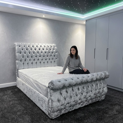 Fluwelen Chesterfield-designbed Klassiek bedframe Gestoffeerde bedden Nieuw