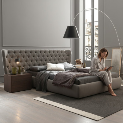 Groot Chesterfield luxe tweepersoonsbed, ontworpen slaapkamermeubels.