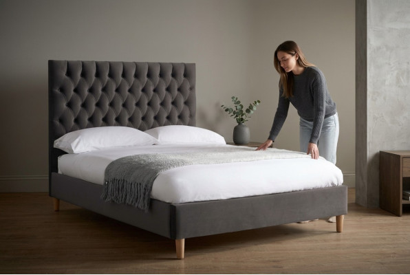 Bed Chesterfield gestoffeerd bed Luxe Tweepersoons Slaapkamer Designbedden Bedden