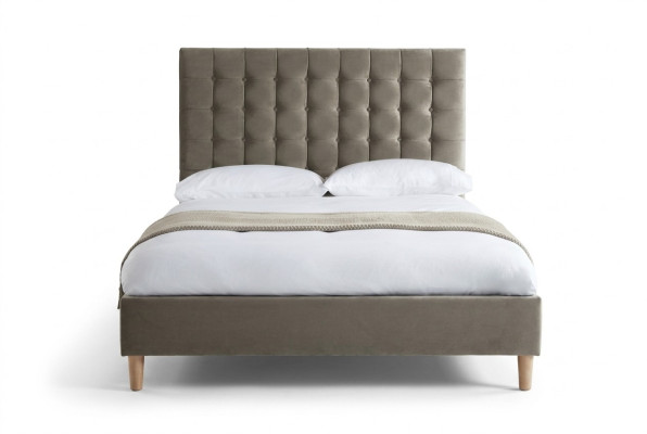 Grijs luxe Chesterfield tweepersoonsbed, gestoffeerd bed, slaapkamerbed.