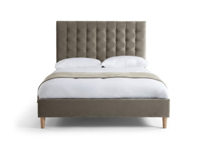 Grijs luxe Chesterfield tweepersoonsbed, gestoffeerd bed, slaapkamerbed.