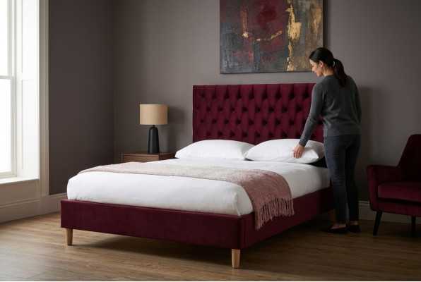 Rood Chesterfield bed gestoffeerd tweepersoonsbed bedden Groot XXL ontwerper luxe bed