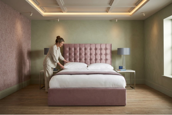 Roze ontwerper Chesterfield tweepersoonsbed ontwerperslaapkamerbed