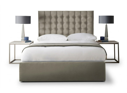 Modern lichtbeige Chesterfield tweepersoons designer slaapkamerbed.
