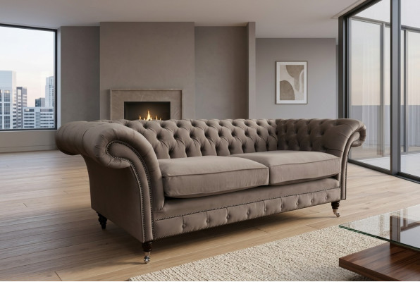 Luxe Chesterfield Driezitsbank voor de woonkamer in taupe design.