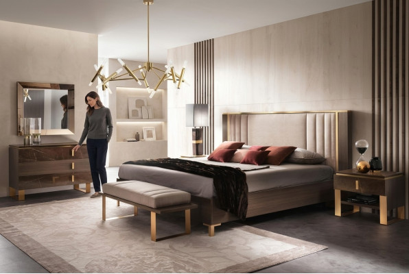 Klassieke 4-delige slaapkamer Moderne set Bed Nachtkastje Commode