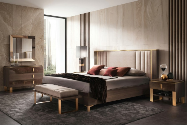 Klassieke 4-delige slaapkamer Moderne set Bed Nachtkastje Commode