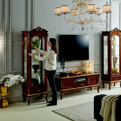 Woonkamer wandkast vitrine tv dressoir echt houten kasten Italiaanse meubels Woonkamer wandkast vitrine televisiekast dressoir echt houten kasten Italiaanse meubels