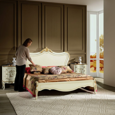 Luxe bed 180*195cm met houten hoofdeinde en 2 nachtkastjes Italiaanse meubels Nieuw