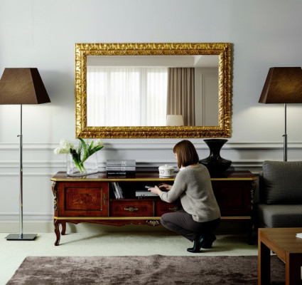 Luxe 2-delige Set Sideboard Lowboard RTV Spiegel Italiaanse houten meubels Houten meubels.