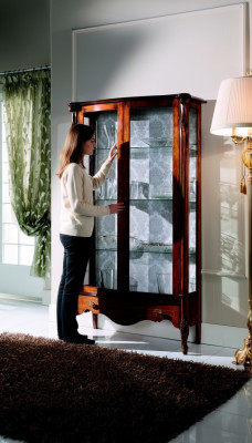Luxe Italiaanse meubels Klassieke meubels Hout Bruine Vitrine Chique vitrinekast