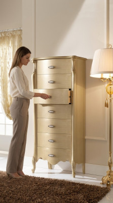 Italiaanse houten meubels, elegante commode van 120 cm hoog met 7 laden.