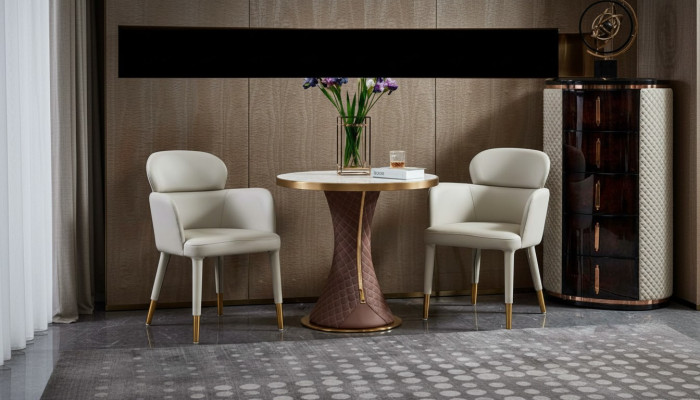 Eettafelset met fauteuils en stoelen, 3-delige groep. Italiaanse stijl.