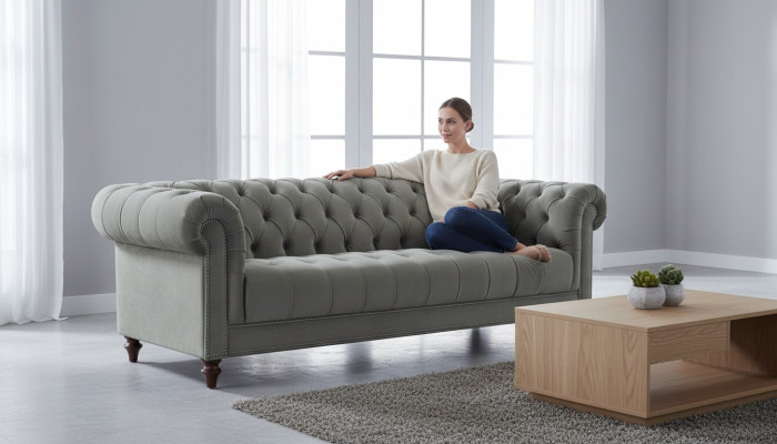Salbeigroen driezits stoffen woonkamer design gestoffeerde bank banken Chesterfield
