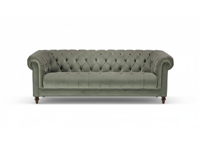 Salbeigroen driezits stoffen woonkamer design gestoffeerde bank banken Chesterfield