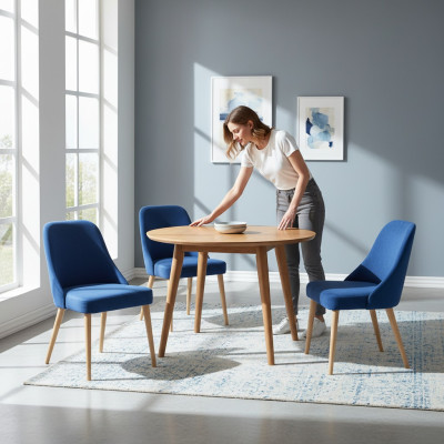 Elegante moderne houten eetkamermeubelset met 4 luxe nieuwe blauwe stoelen.