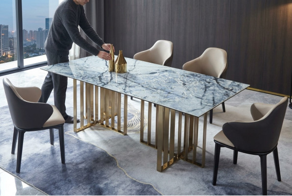 Ontwerp tafel roestvrij staal kantoor vergaderzaal eetkamer woonkamer marmer kleur meubels.