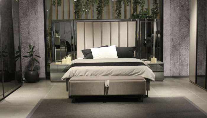 Exclusieve luxueuze slaapkamer set: bed, 2 nachtkastjes & bank