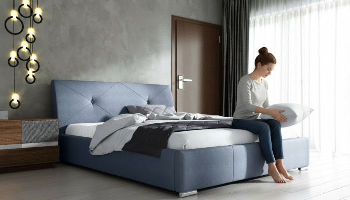 Blauw gestoffeerd tweepersoonsbed hotelbedden slaapkamer bedframe stof blauw hout