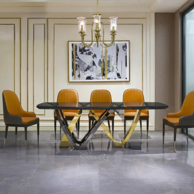 Eetkamer zuilen tafels Italiaanse meubels restaurant eettafel tafel luxe nieuw.