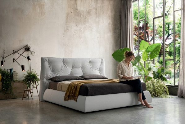 Ontwerp inrichting gestoffeerd bedframe luxe bed hotel royal meubels stoffen bedden