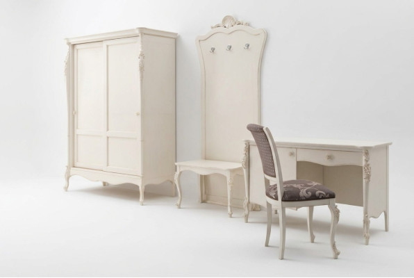 Klassieke slaapkamer complete set, kruk, bureau, kledingkast 5-delig.