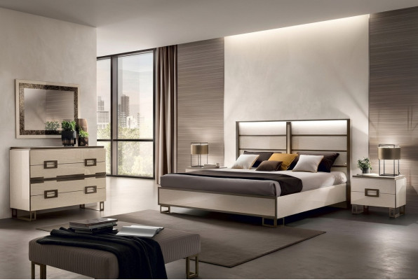 Slaapkamer Bed Nachtkastje Commode Spiegel Bed met bekleding Tweepersoonsbed Set van 5 stuks.
