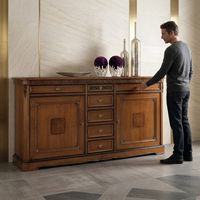 Luxe dressoirbuffet in antieke stijl, Italiaanse luxe meubels, dressoir.