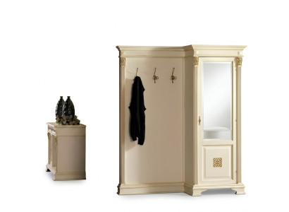 Garderobeset met spiegel, wandplank, haakjes, kast, kledingrek voor in de hal.